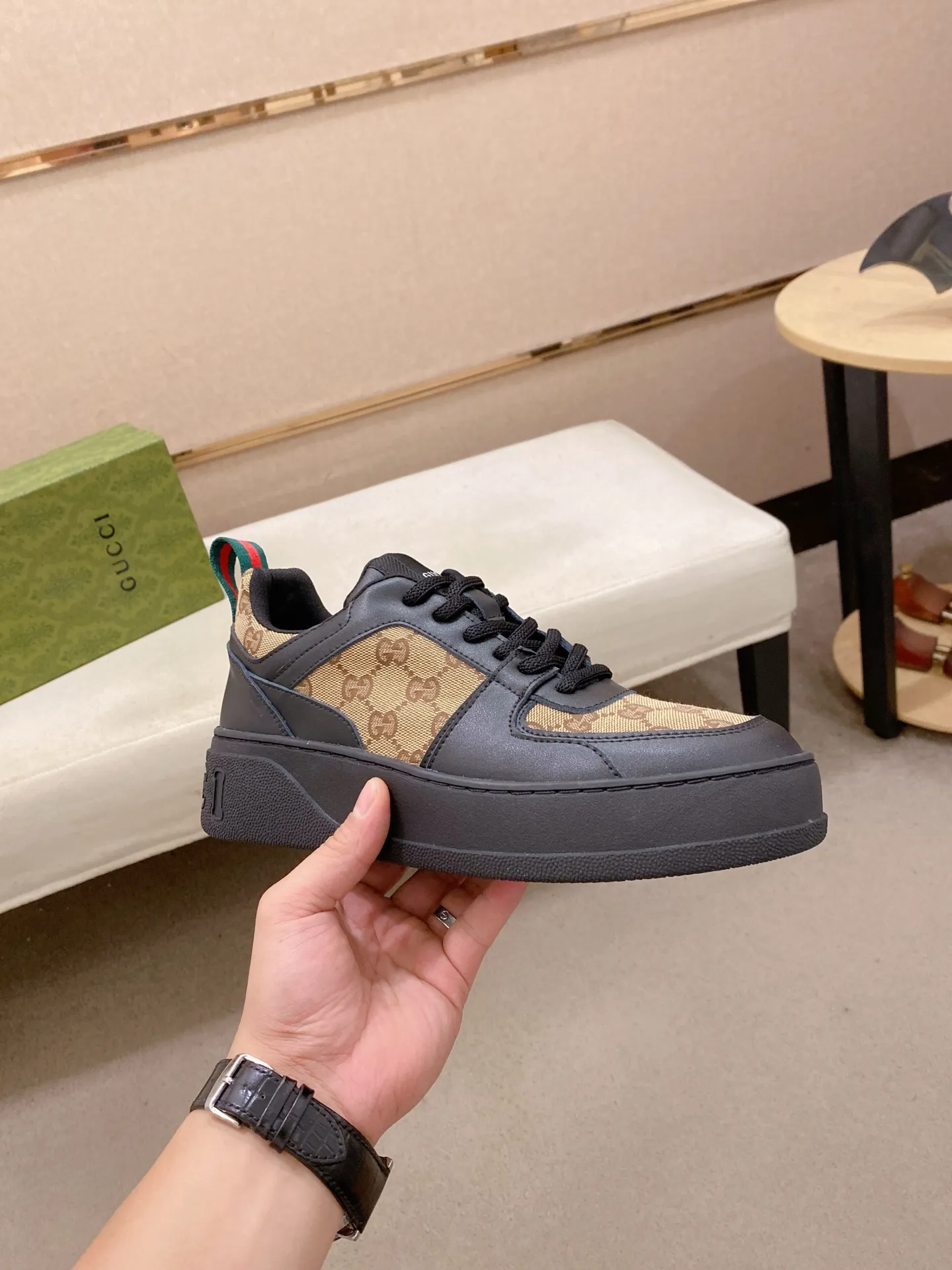 Men's clothing and shoes💰:420💰 (GUCCI) The latest model from the official website🎁🎁Casual and fashionable men's shoes👟, hot style💥The version is simple and elegant, exclusive for trendy men. The unique latest brand elements from the official website👑Original Gucci decoration, fashionable and generous, the fabric is original cowhide ✅Mesh breathable lining, the official website specifies wear-resistant casual outsole, the classic model is taken in kind at the counter🎬38-44 (can be customized for 45 non-refundable)